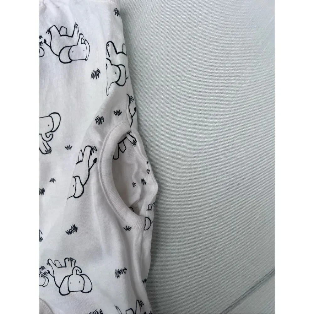 Old Navy Baby Elephant print Baby romper size 3-6 months